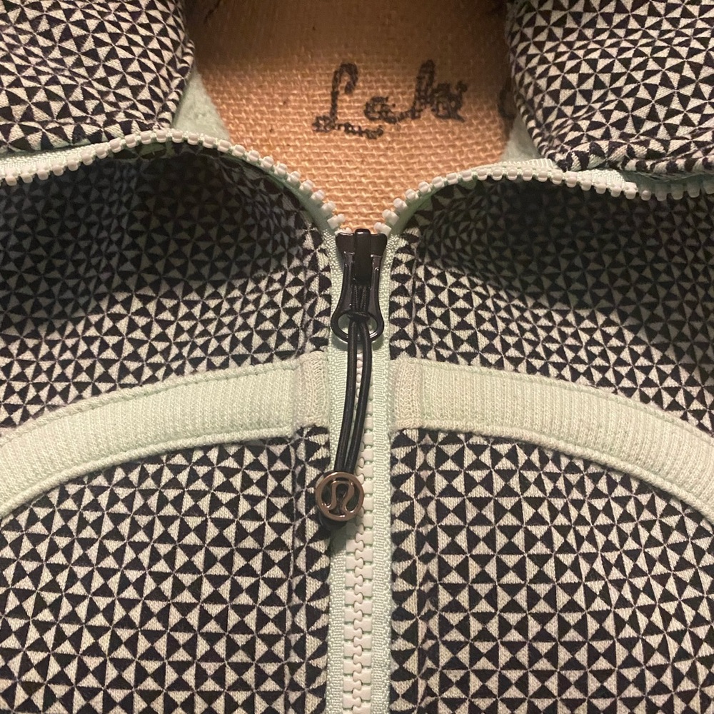 Excellent condition!! Lululemon jacket. - Picture 2 of 6